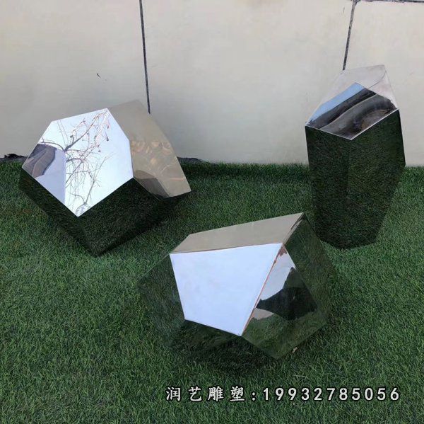 草坪不锈钢石头雕塑