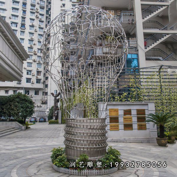 草坪不锈钢灯泡雕塑