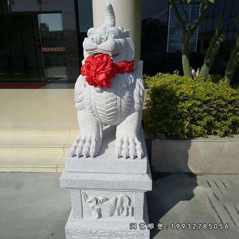 草坪动物独角兽石雕