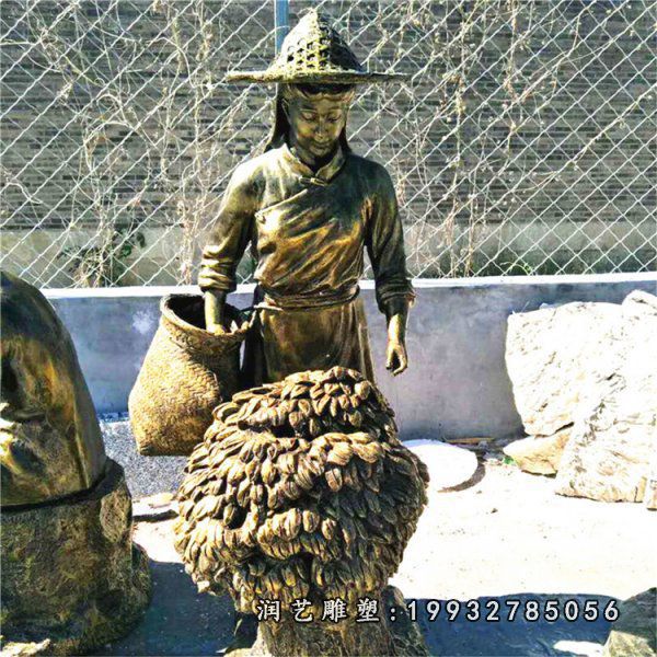 草坪人物茶文化铜雕