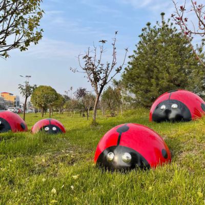 河北邯郸草坪玻璃钢瓢虫雕塑