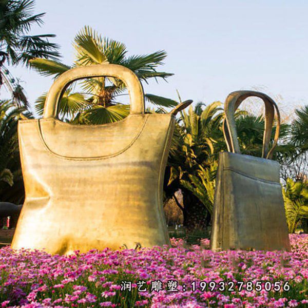 草坪不锈钢购物袋景观雕塑