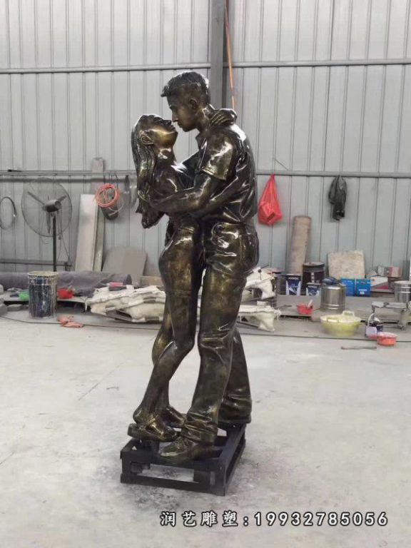 铜雕园林情侣雕塑