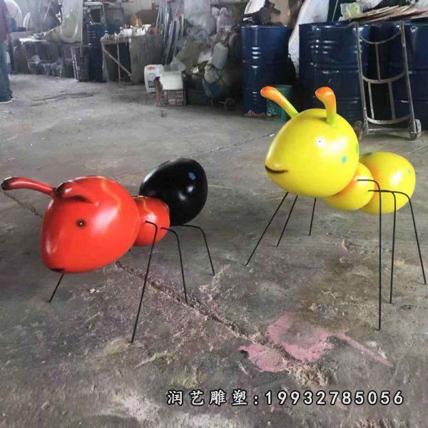 玻璃钢蚂蚁动物雕塑