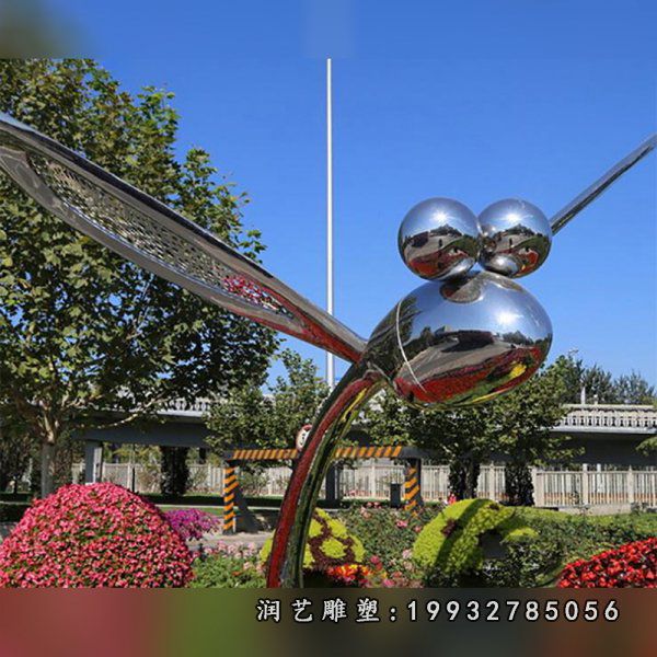 草坪不锈钢蜻蜓雕塑