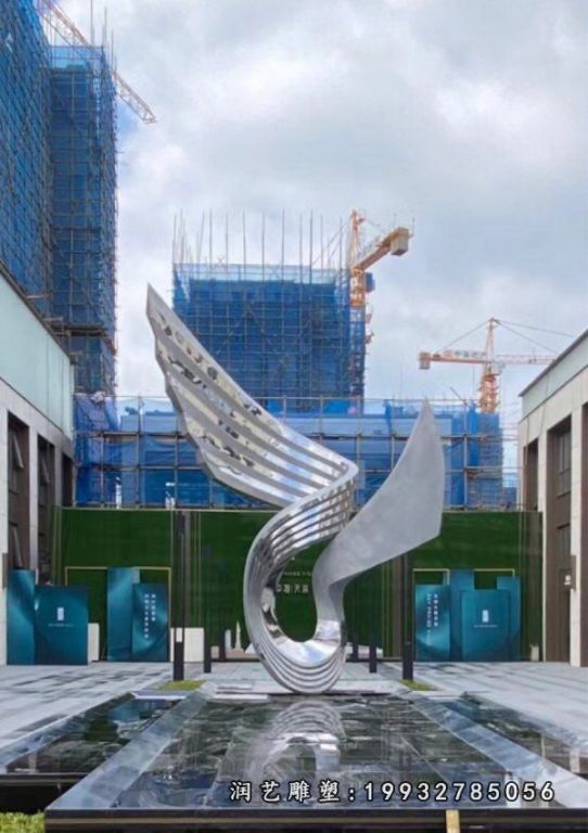 园林不锈钢翅膀雕塑
