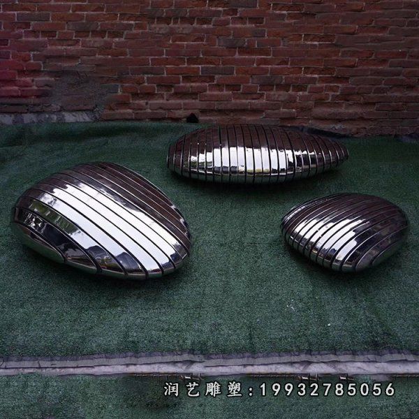 不锈钢草坪鹅卵石雕塑