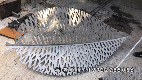 小区不锈钢树叶雕塑