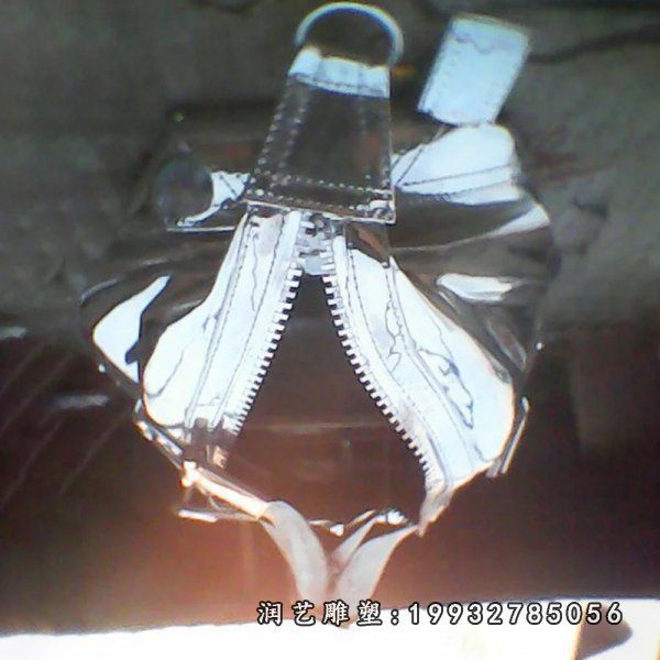 不锈钢手提包景观雕塑