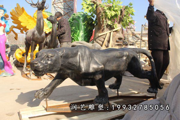 校园豹动物铜雕