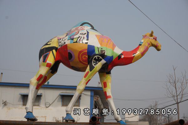 草坪玻璃钢骆驼彩绘雕塑