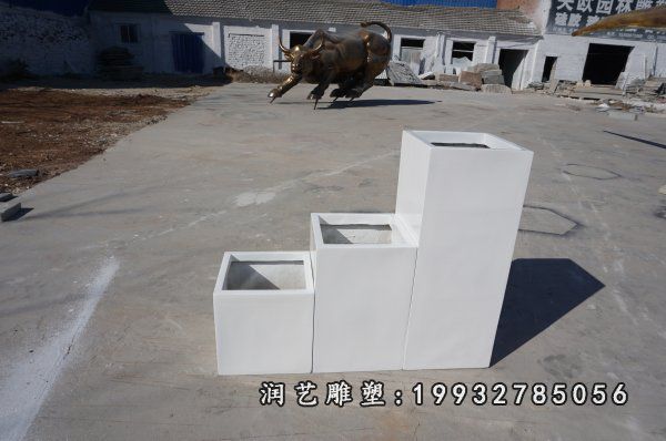 广场玻璃钢花瓶雕塑