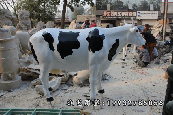 景区玻璃钢奶牛雕塑