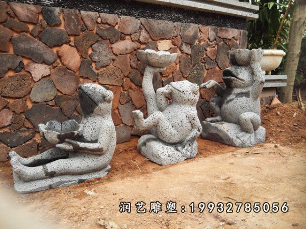 广场青蛙动物石雕