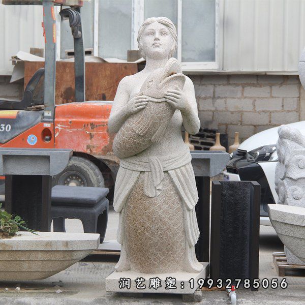 广场美人鱼石雕