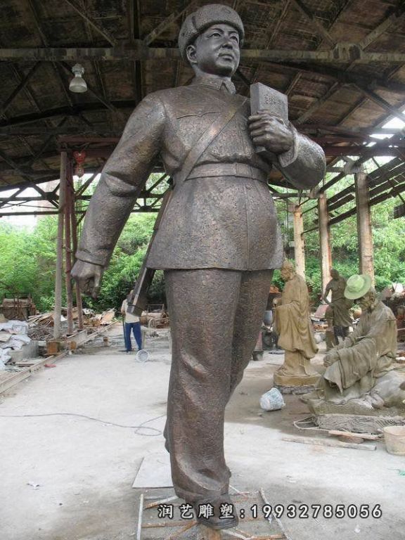 广场雷锋人物铜雕