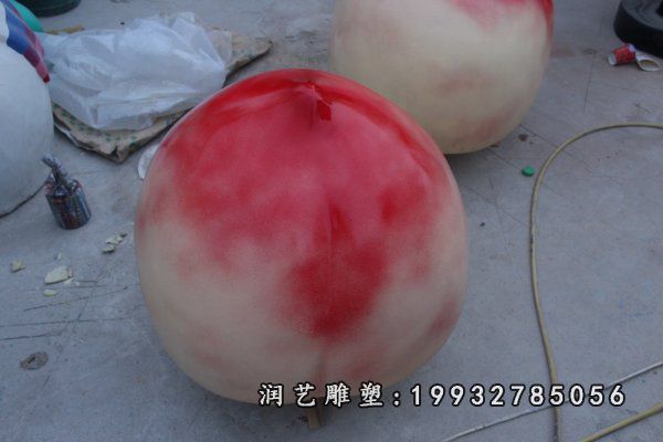 企业玻璃钢桃子雕塑