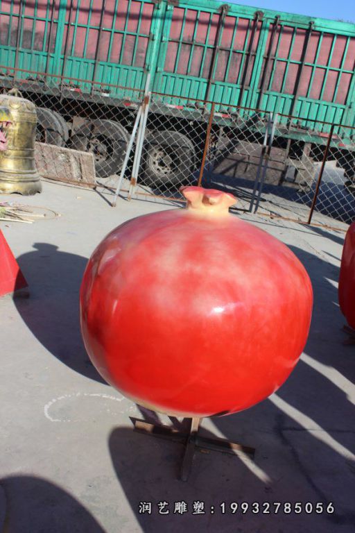 广场玻璃钢石榴仿真雕塑