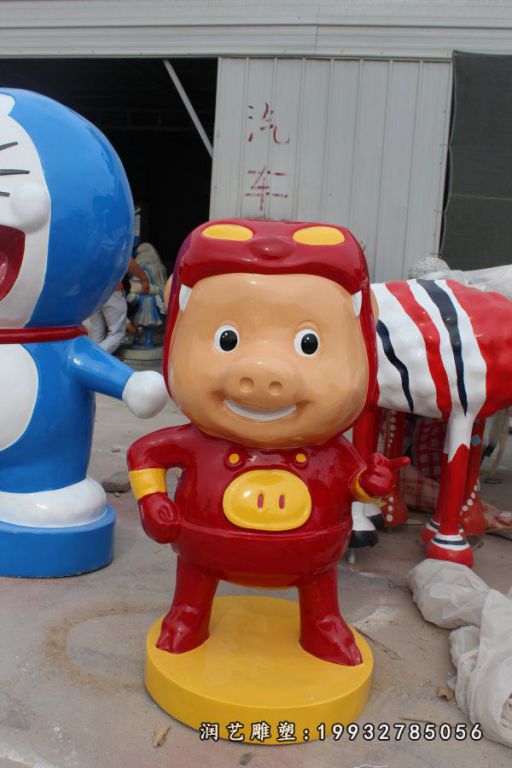 游乐场玻璃钢猪猪侠雕塑
