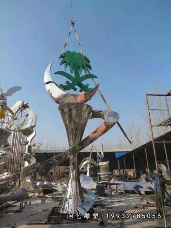 草坪不锈钢树雕塑