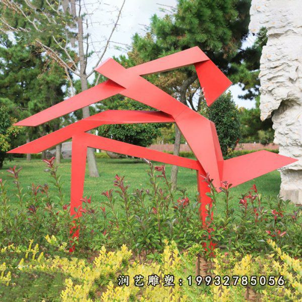 草坪不锈钢跨栏雕塑