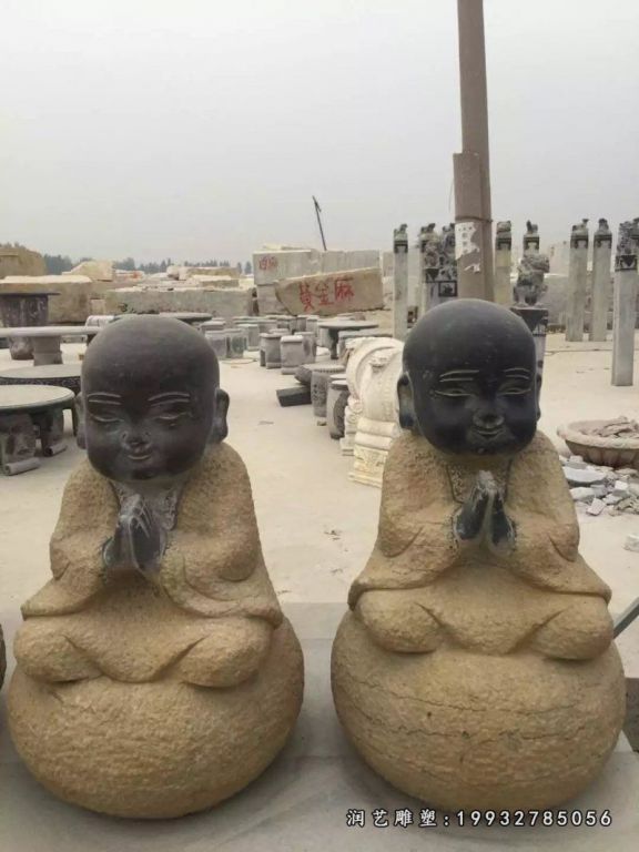 草坪人物小和尚石雕