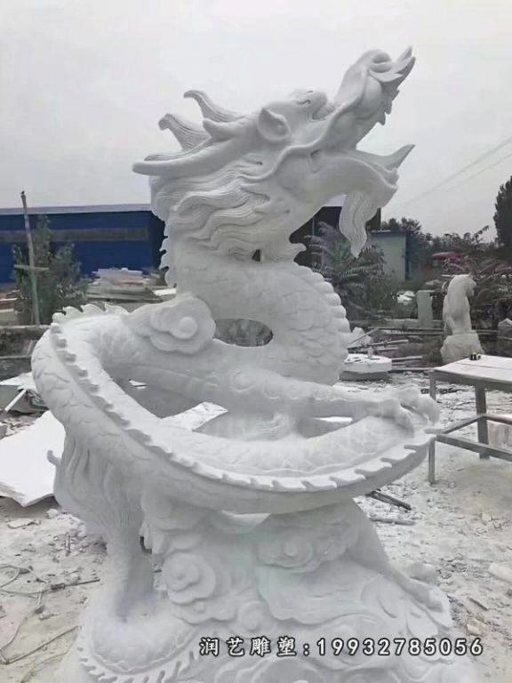 草坪龙动物石雕