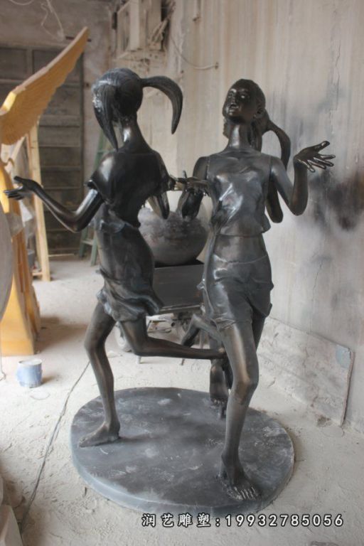 小区跳舞人物铜雕