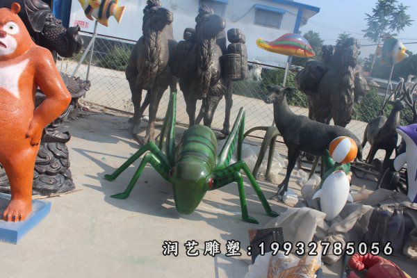 广场玻璃钢蝈蝈动物雕塑