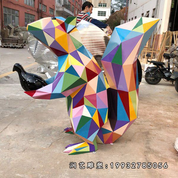 街道玻璃钢松鼠彩绘雕塑