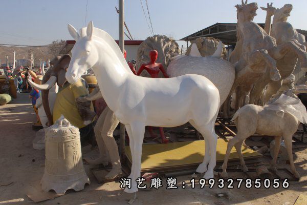 校园玻璃钢动物马雕塑
