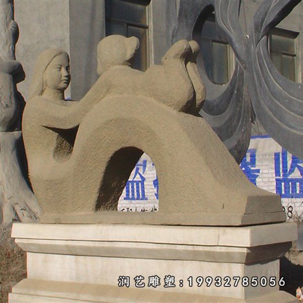 庭院人物母子石雕