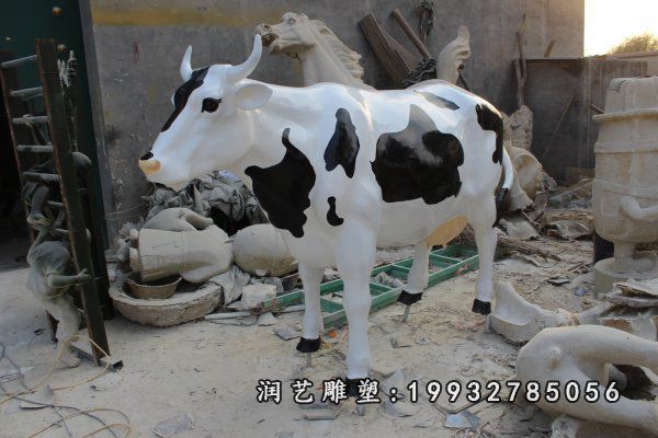 草坪玻璃钢奶牛雕塑