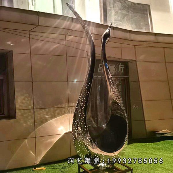 校园不锈钢翅膀雕塑