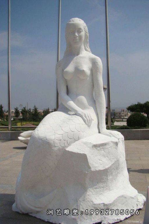 广场人物美人鱼石雕