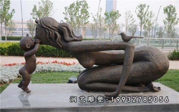 街道人物母子铜雕
