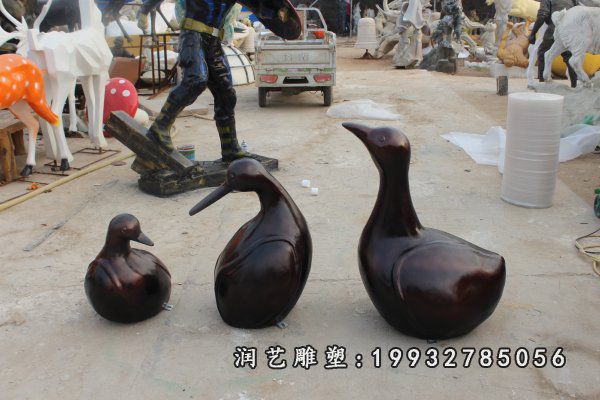 景区玻璃钢鸭子雕塑