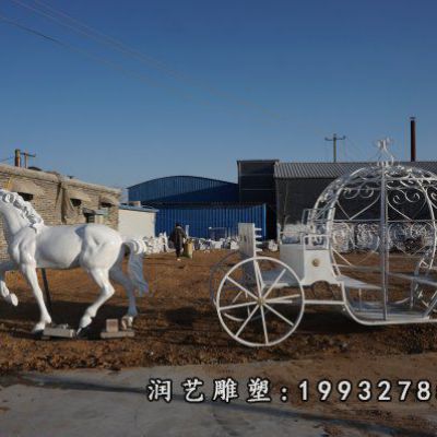 广场玻璃钢马车雕塑