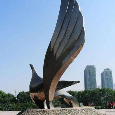 广场不锈钢翅膀雕塑