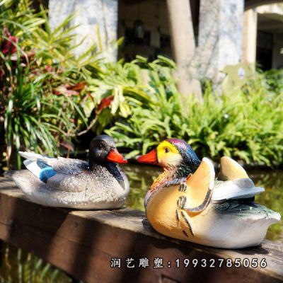 城市玻璃钢鸳鸯动物雕塑