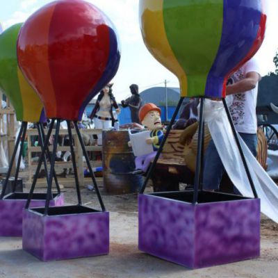 广场玻璃钢热气球雕塑