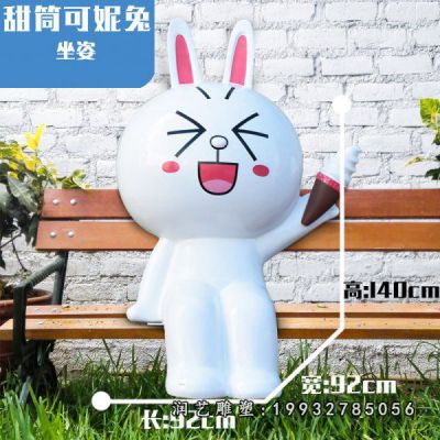 商业街玻璃钢可妮兔雕塑