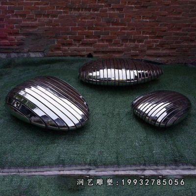 不锈钢草坪鹅卵石雕塑