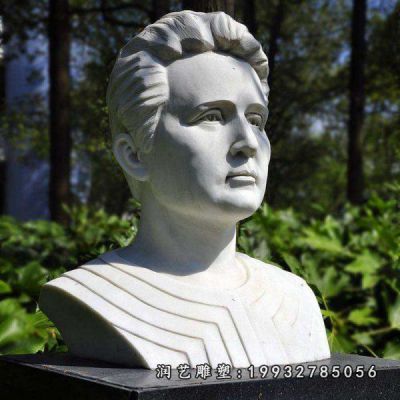 草坪居里夫人石雕