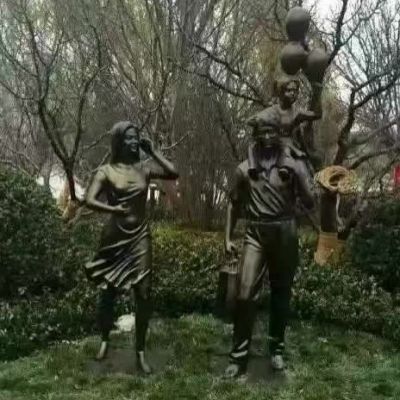 街道一家人铜雕