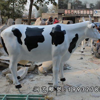 景区玻璃钢奶牛雕塑
