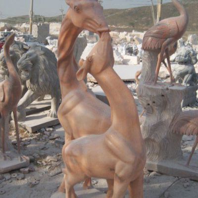 庭院长颈鹿动物石雕