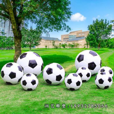 学校玻璃钢足球雕塑