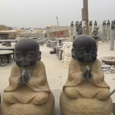 草坪人物小和尚石雕