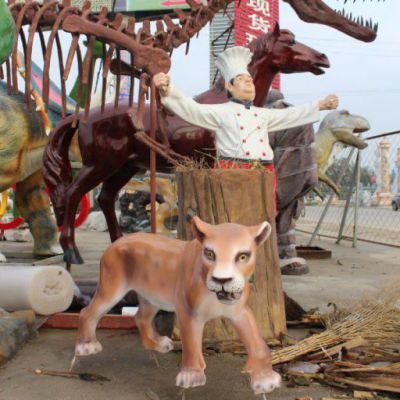 草坪玻璃钢狮子雕塑